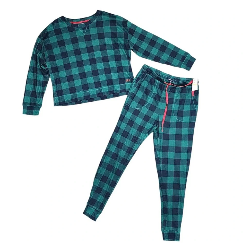 NWT Gap Long Sleeve and Jogger Pajama Set in Green Black Plaid